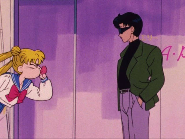 Sailor Moon episode 1 - Usagi runs into Mamoru