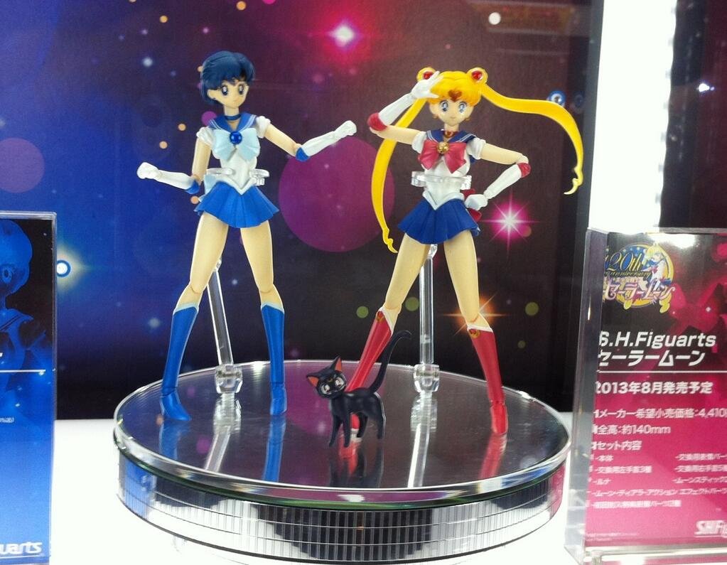 Sailor Mercury and Sailor Moon S. H. Figuarts figures