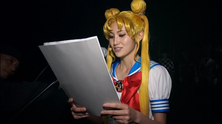 Sailor Moon La Reconquista Musical DVD - Special features - Usagi reading a script