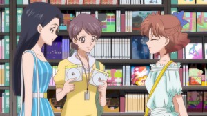 Sailor Moon Crystal Act 7 - Yumiko, Kuri and Naru renting antiquated DVDs