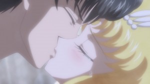 Sailor Moon Crystal Act 12 - Sailor Moon kissing a dying Tuxedo Mask