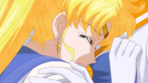 Sailor Moon Crystal Act 18 - Sailor Moon crying in Sailor Venus's arms