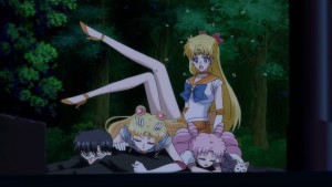 Sailor Moon Crystal Act 20 - Sailor Venus lands on everyone