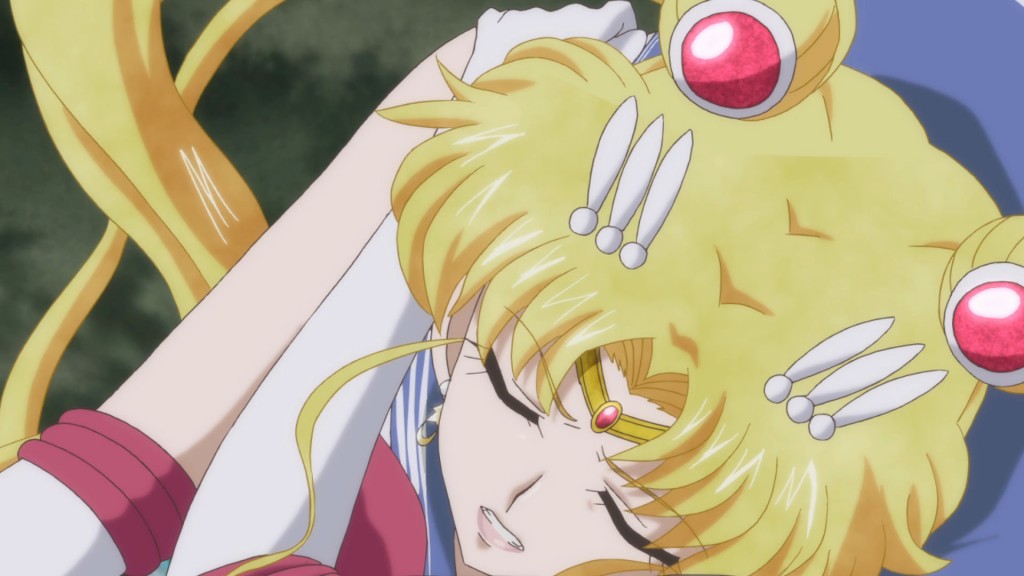 Sailor Moon Crystal Act 24 - Sailor Moon injured