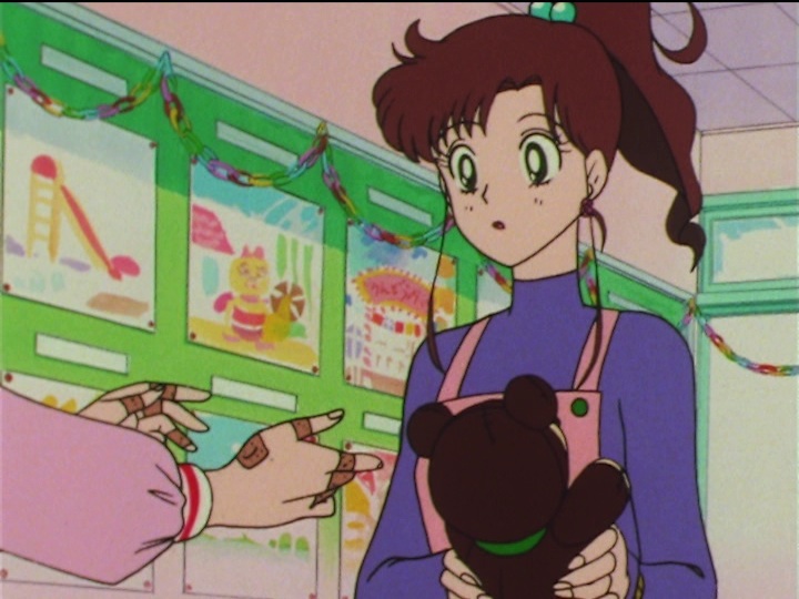 Sailor Moon SuperS episode 154 - Minako fixes Makoto's bear
