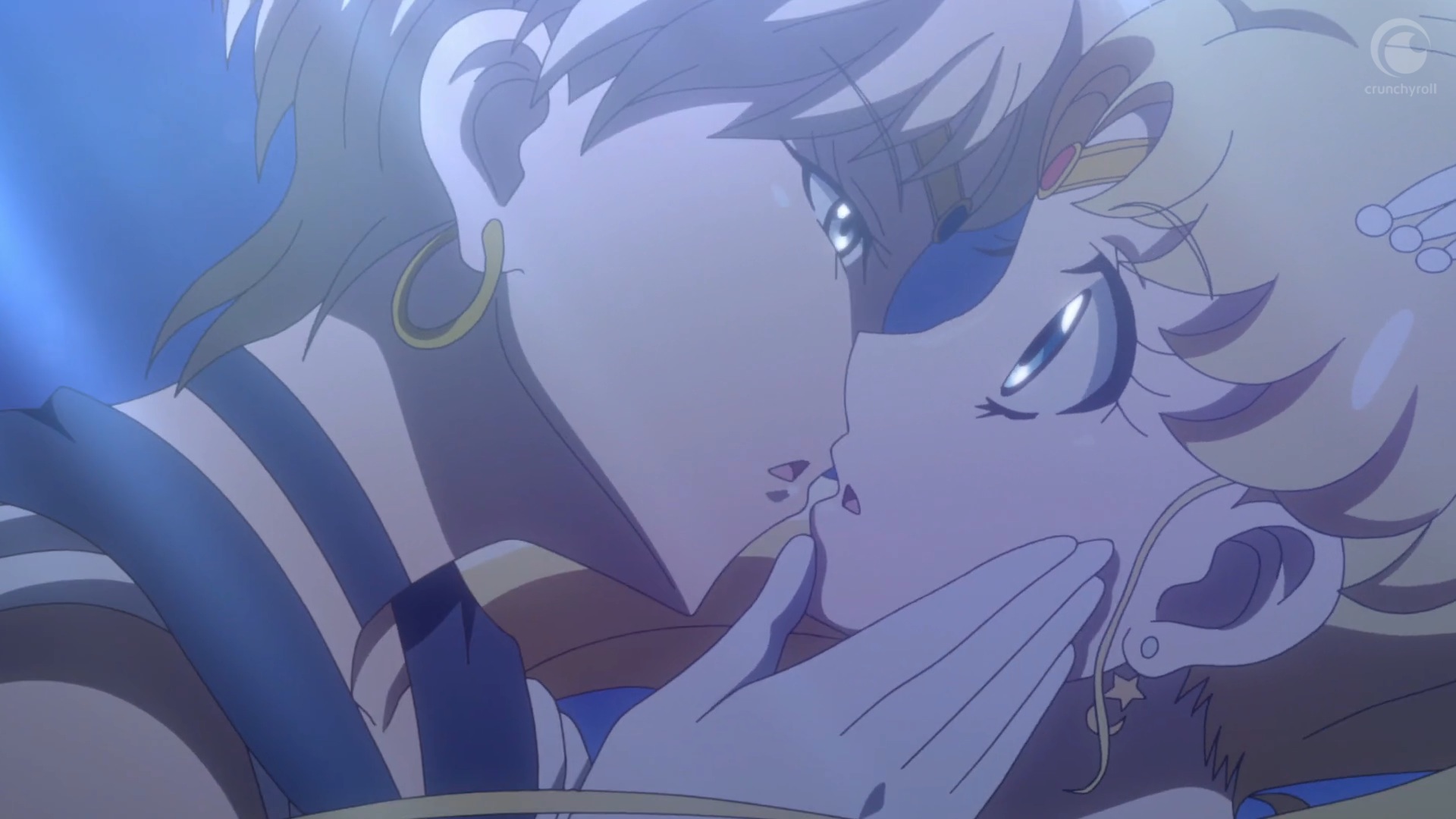 Sailor Moon Crystal Act 28 - Sailor Uranus kissing Sailor Moon.
