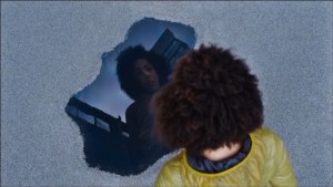 doctor_who_s10e01_bill_looking_at_her_reflection