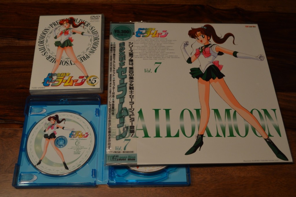 Sailor Moon Japanese Blu-Ray Collection Volume 2 - Disc 1 art comparison
