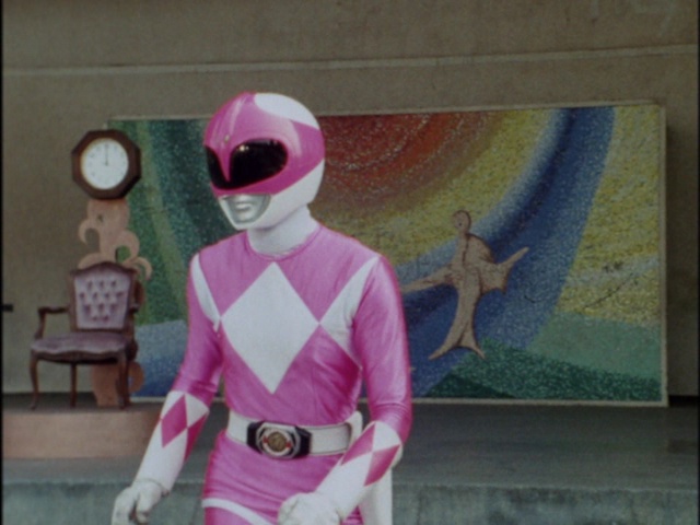 Kyoryu Sentai Zyuranger episode 5 - Pink Ranger in front of mural
