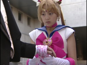 Live Action Pretty Guardian Sailor Moon Act 7 - Sailor Moon bandages Tuxedo Mask's hand with her handkerchief