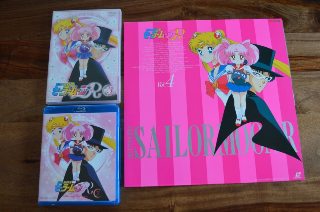 Sailor Moon R Japanese Blu-Ray vol. 1 - Inner cover art comparison