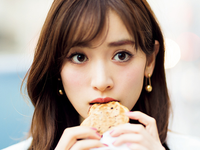 Rika Izumi eats a cookie